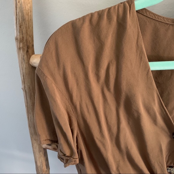 ❤️ Brown Crop Top Button Up - Picture 6 of 10